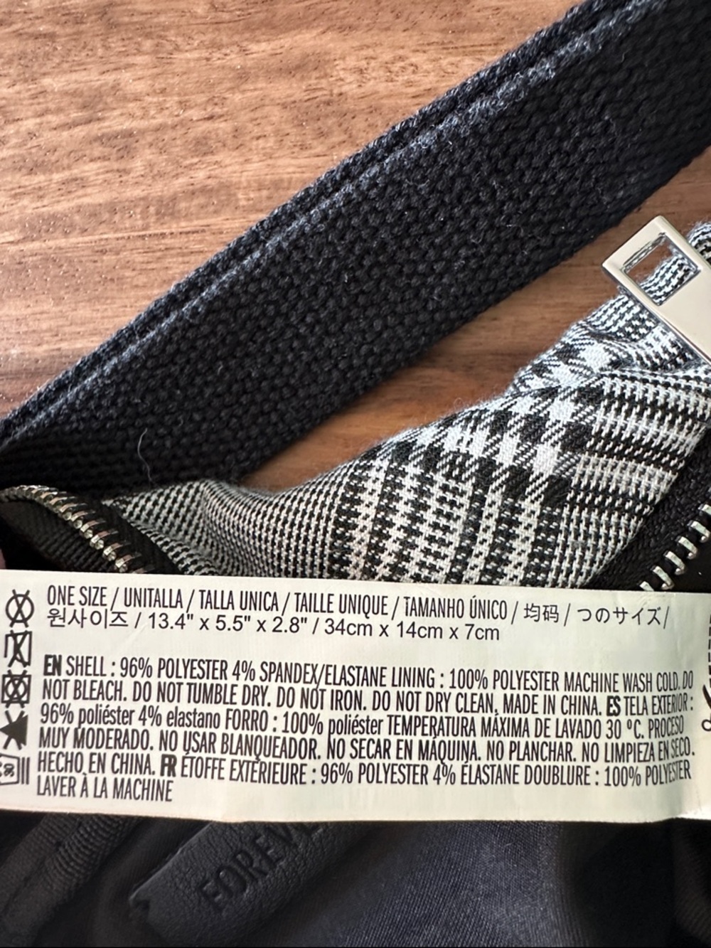 Fanny pack belt bag black & white plaid Stripes Waist Bag NWOT zipper Forever 21 - Picture 17 of 17